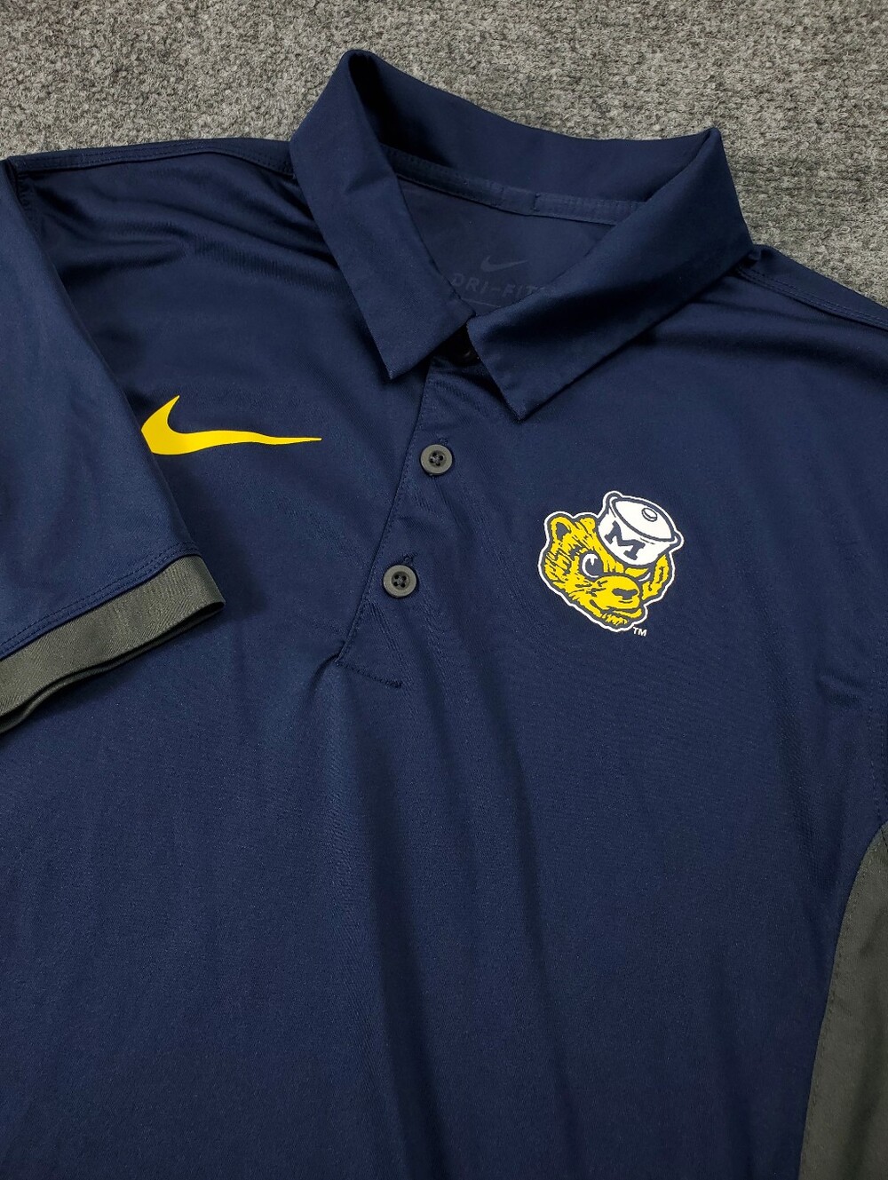 Nike Michigan Wolverines Polo Shirt Small Dri Fit Stretch Mascot Head Logo Blue